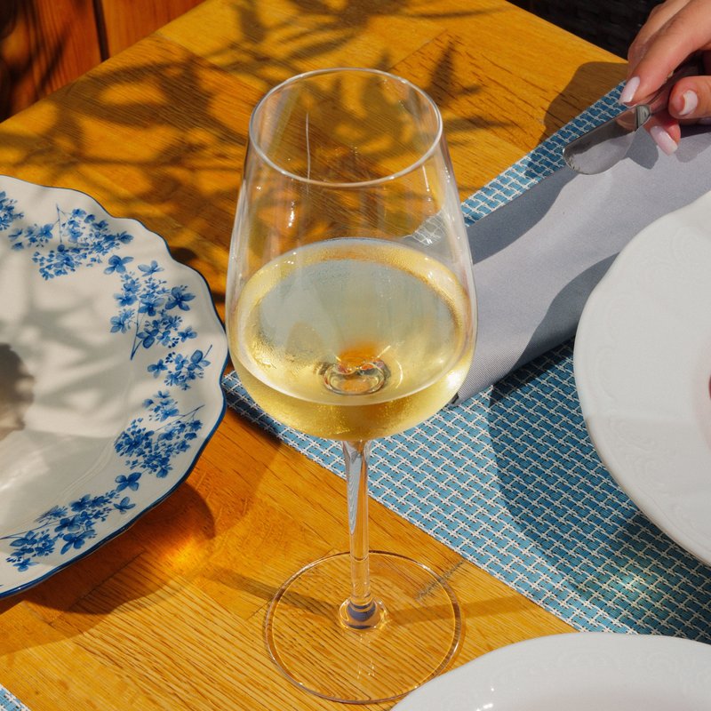 WHITE WINE